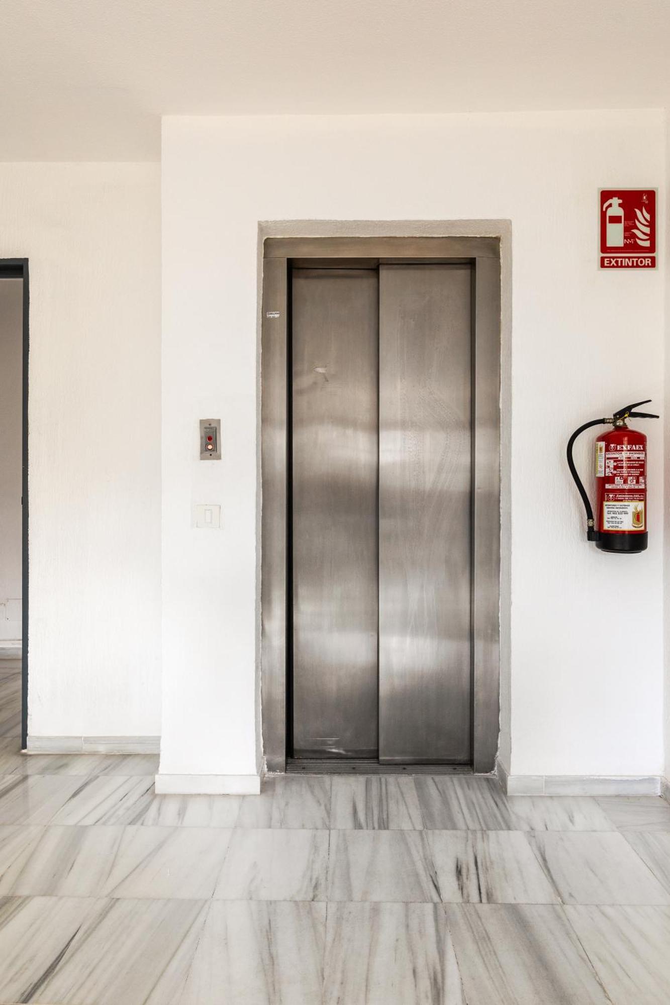 Duquesa Port Studio Apartment - Bright Sunlit Terrace มานิลบา ภายนอก รูปภาพ