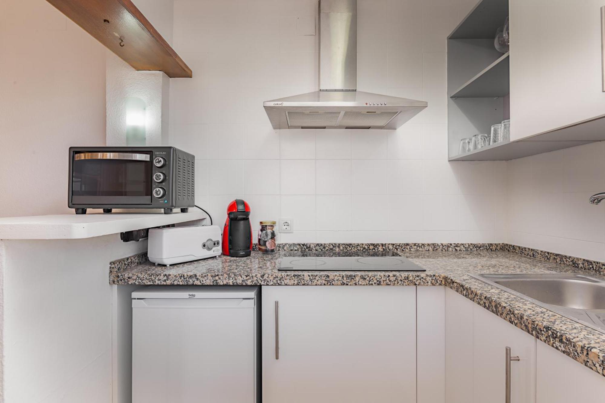 Duquesa Port Studio Apartment - Bright Sunlit Terrace มานิลบา ภายนอก รูปภาพ